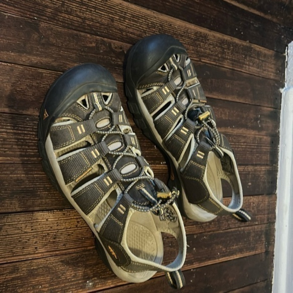 Keen Newport H2 Sandal/ Women’s Size 11/Waterproof